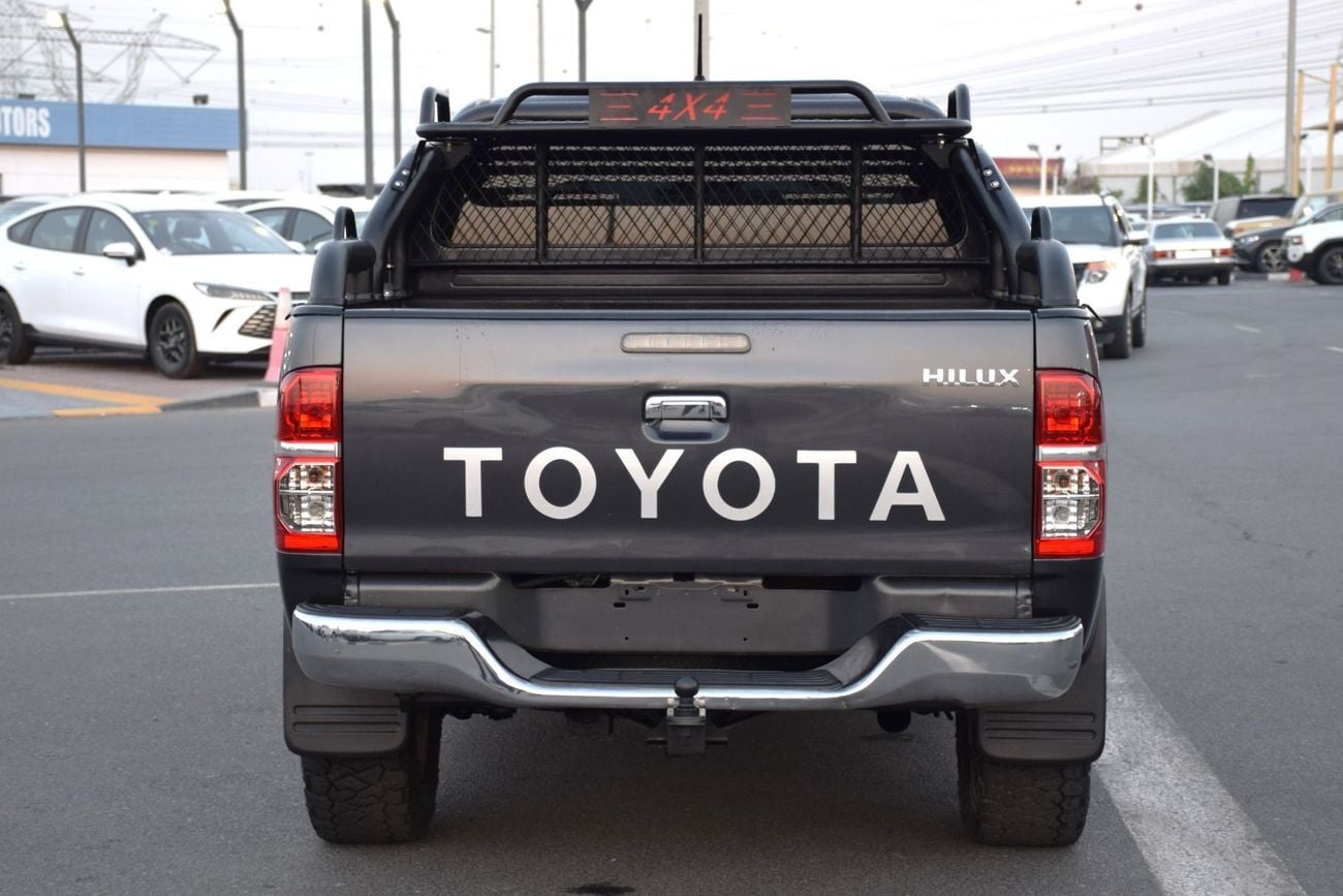تويوتا هيلوكس DLX 4x4 Diesel 3.0L Right Hand (Export Only)