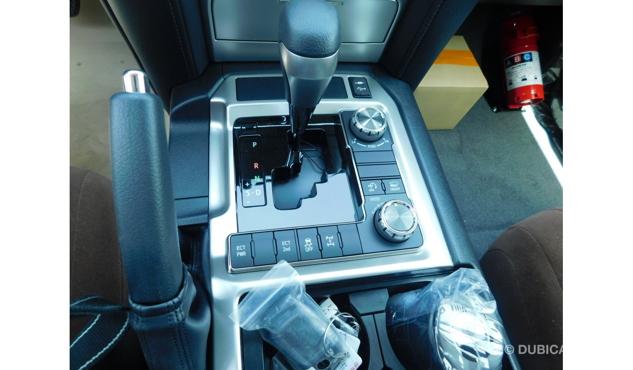 تويوتا لاند كروزر 200 GX-R V8 4.6L PETROL 8 SEAT AUTOMATIC WITH MOQUETTE SEATS
