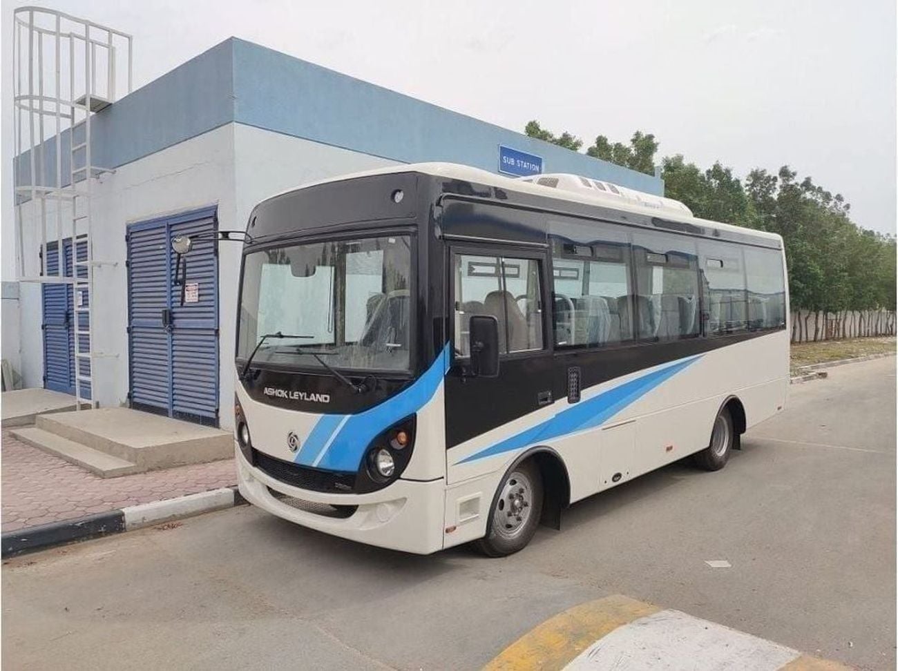 Ashok Leyland Gazl 3.0L 26 seats GCC specs 2026