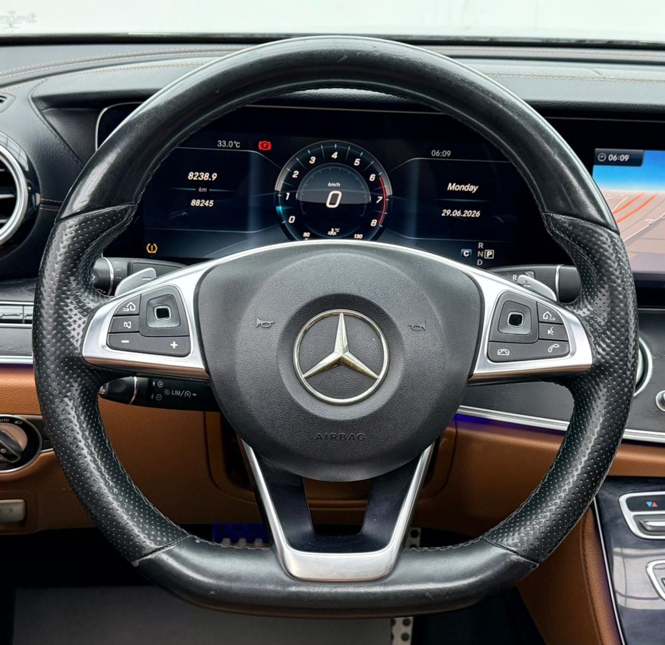 Mercedes Benz E400 STD 2017 Mercedes-Benz E400 4MATIC, Full Service History, Excellent Condition, GCC Specs