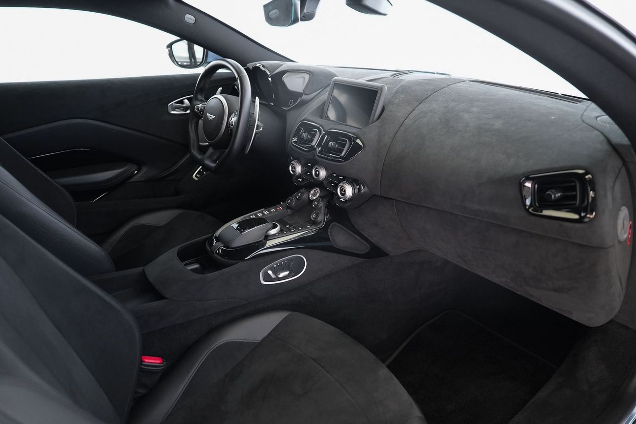 أستون مارتن فانتيج Std 4.0L