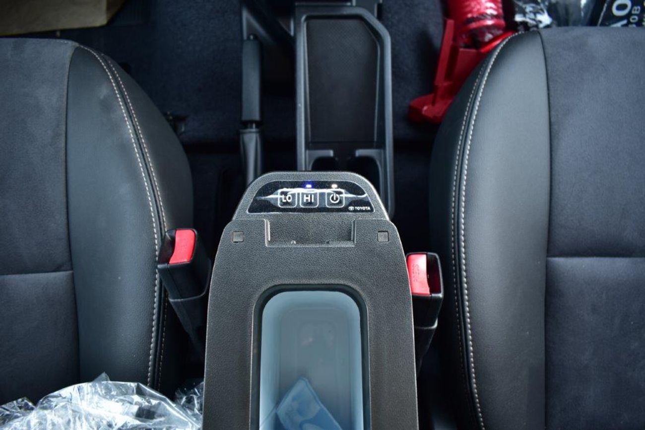 Toyota Land Cruiser 70 2025 TOYOTA LAND CRUISER 76 HARDTOP 40TH ANNIVERSARY LX-Z 2.8L DIESEL 4WD 5-SEATER AUTOMATIC