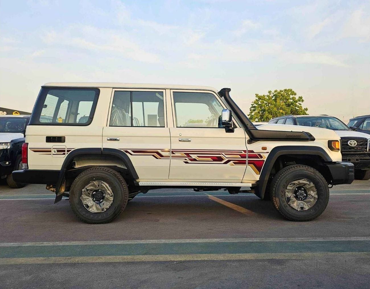 تويوتا لاند كروزر 70 70 LC76 LX / HIGH OPTION, 4.0L PETROL V6, M/T, WOOD,STEERING / WINCH SNORKEL (CODE # 69084)