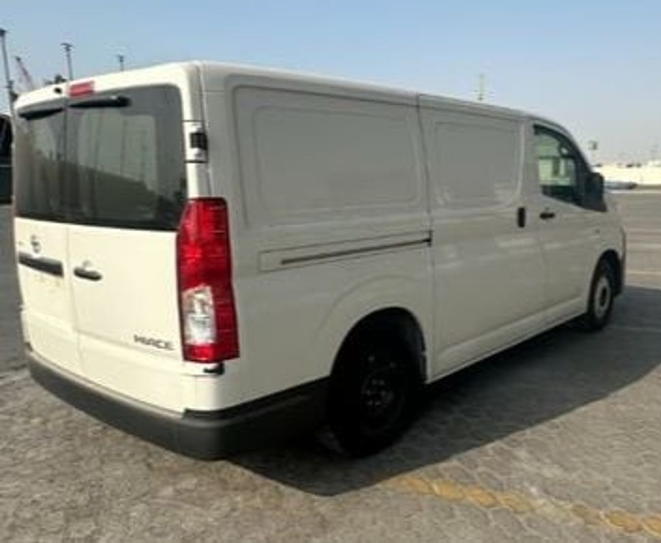 Toyota Hiace GL STD Roof Panel Van 3.5L 2026 GCC DUOBLE REAR DOOR