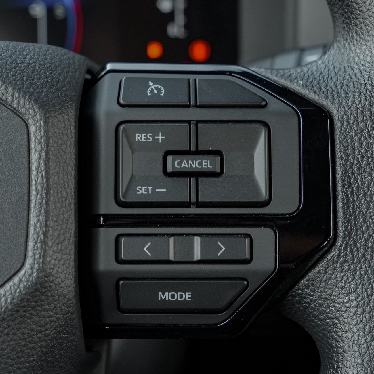 تويوتا برادو Prado 2.4 Petrol 2025