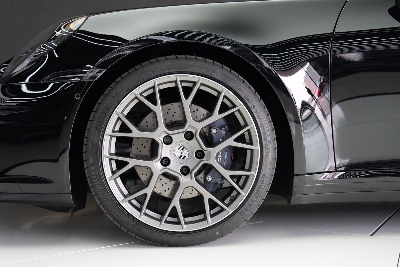 Porsche 911 Carrera 3.0L (444 HP) Convertible