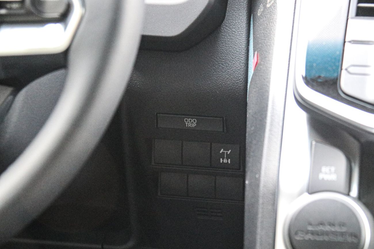 تويوتا لاند كروزر EXR 4.0L Toyota Land Cruiser GXR 2025 | 4L Basic | White- Black | Best Price