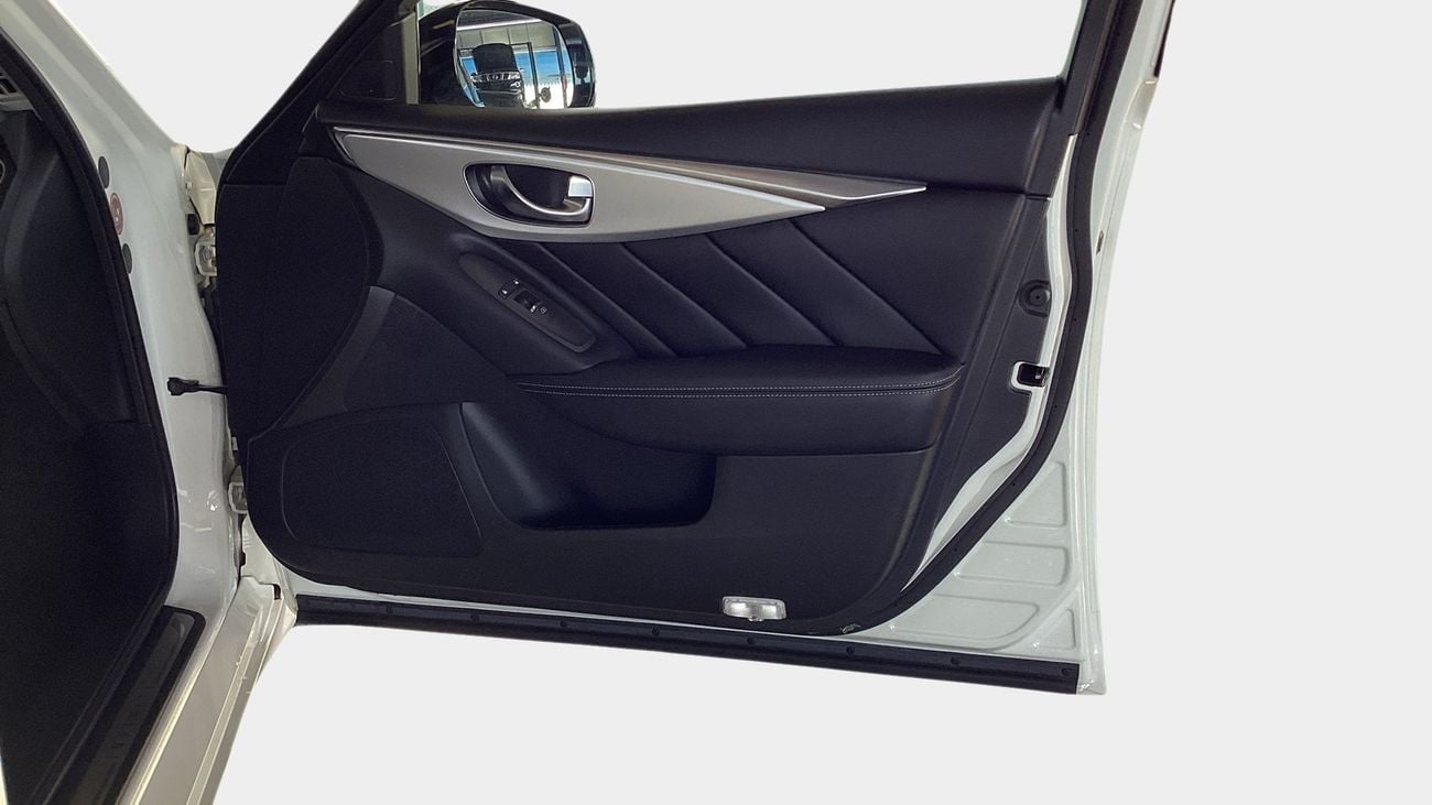 Infiniti Q50 3.0 LUXE SENSORY WOOD VISIB TRIM AUTO | Guaranteed Warranty | 0 Down Payment
