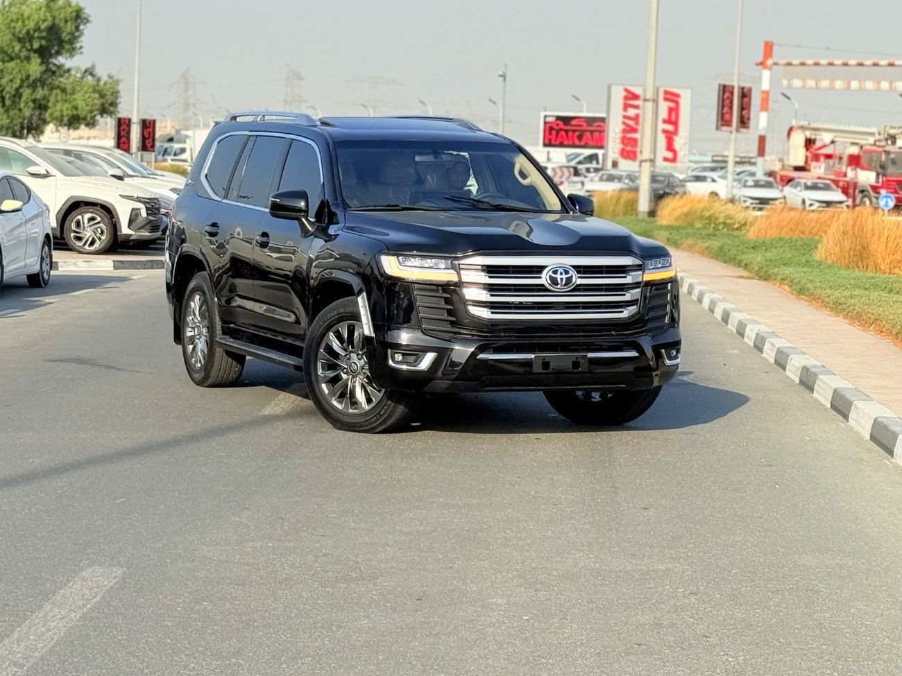 Toyota Land Cruiser GXR+ 4.0L Toyota Landcuriser GXR V8 4.0L modified inside and outside 2025 full option petrol