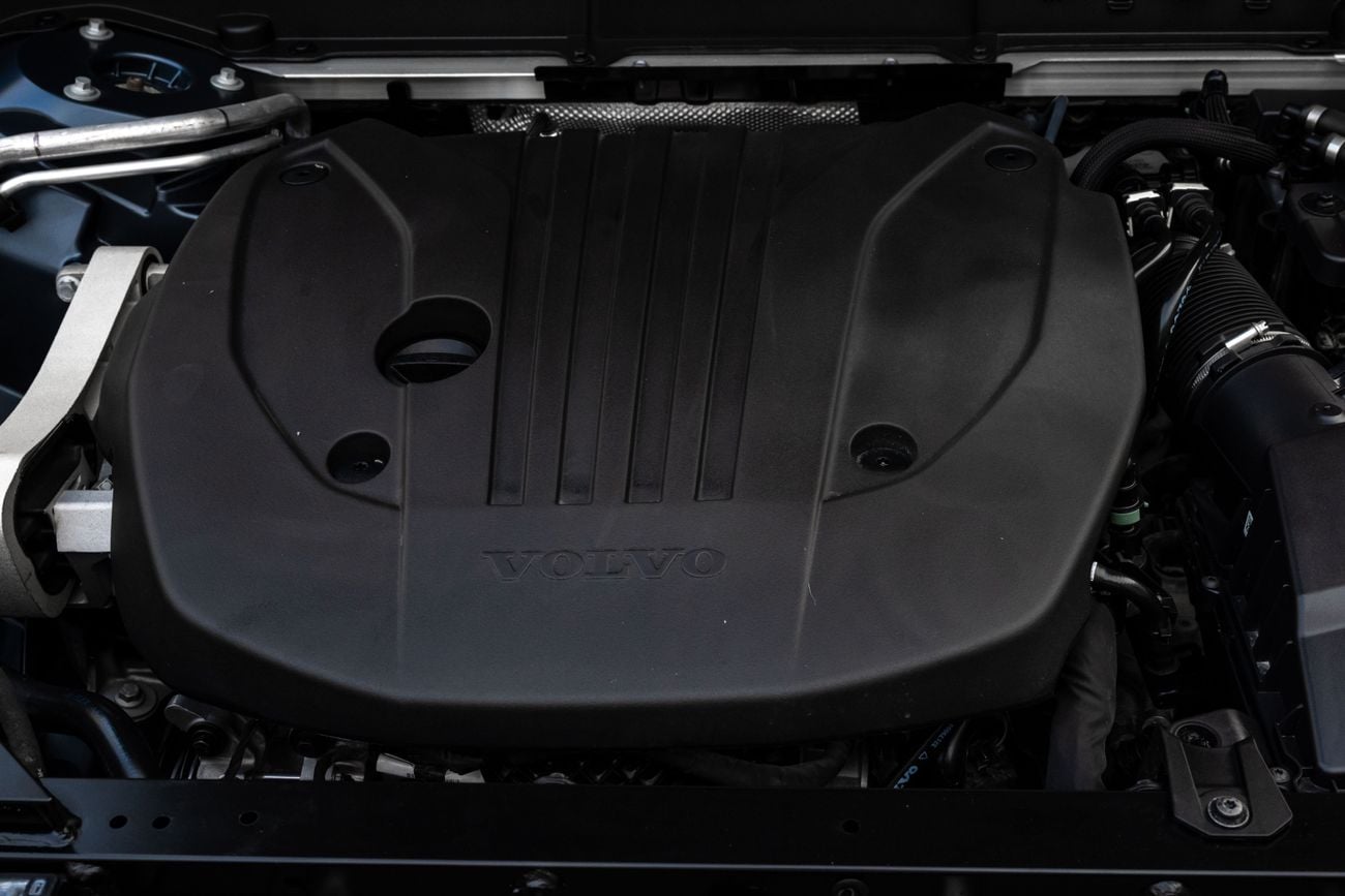 فولفو XC 60 B5 ULTIMATE DARK Volvo XC60 B5 Ultimate Dark