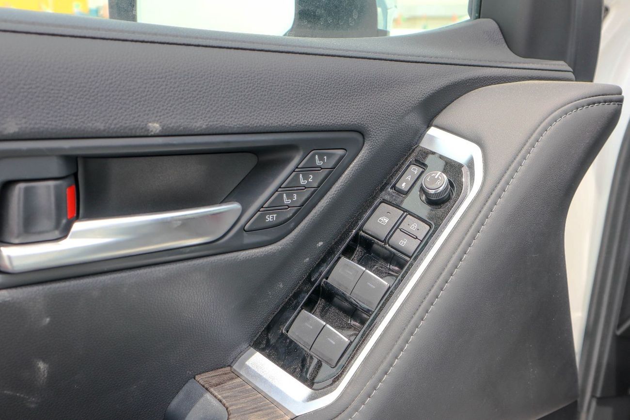 Toyota Land Cruiser VXR 3.5L Toyota Land Cruiser 300 Series (VJA300) VXR trim with the 3.5L