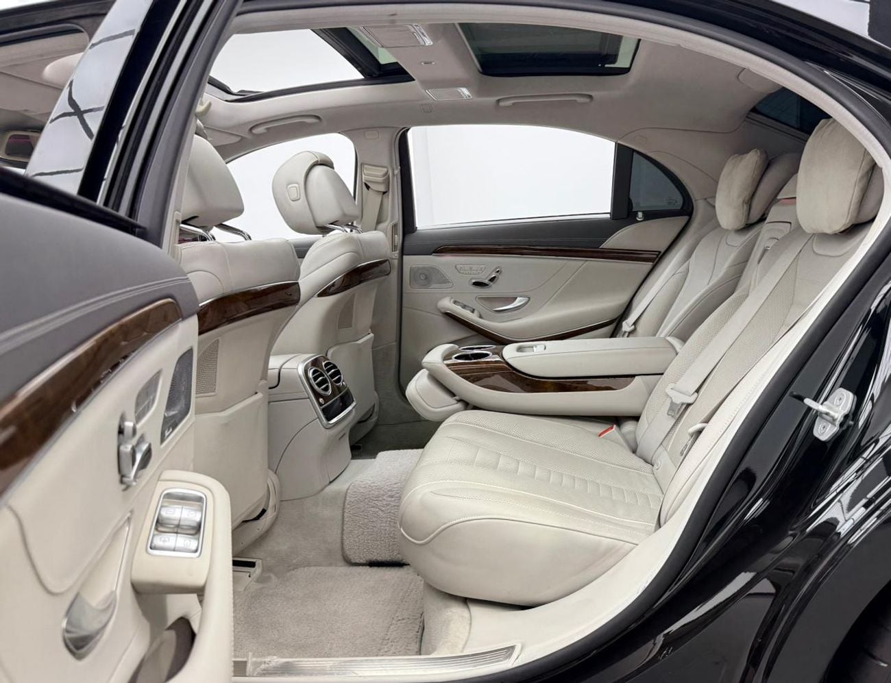 Mercedes Benz S550 STD 2015 Mercedes Benz S550, Full Service History, Fully Loaded, Excellent Condition, Japanese