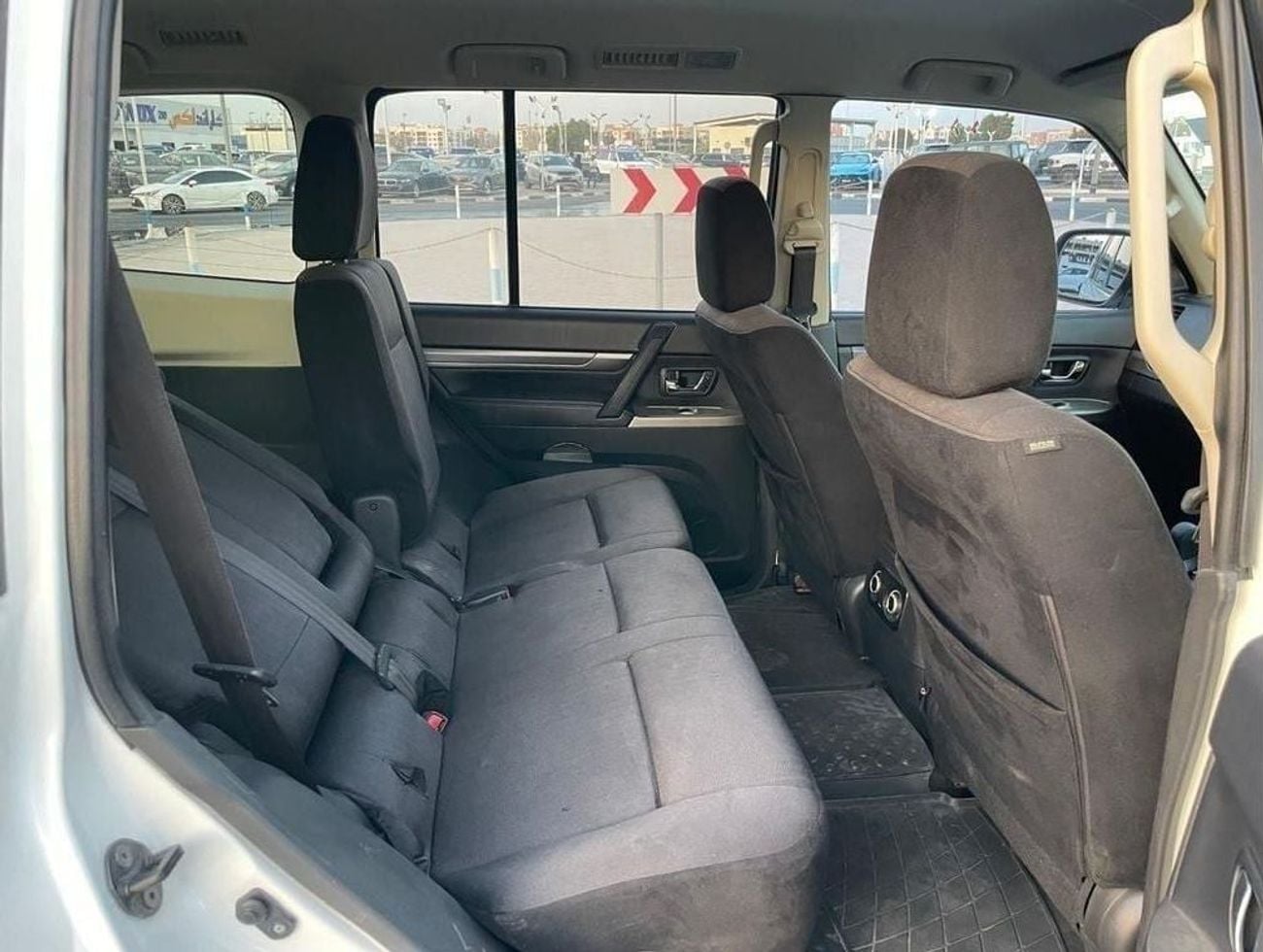 Mitsubishi Pajero GLS MIDLINE Diesel 3.2 Liter Right Hand Drive Automatic 7 Seater Leather sea