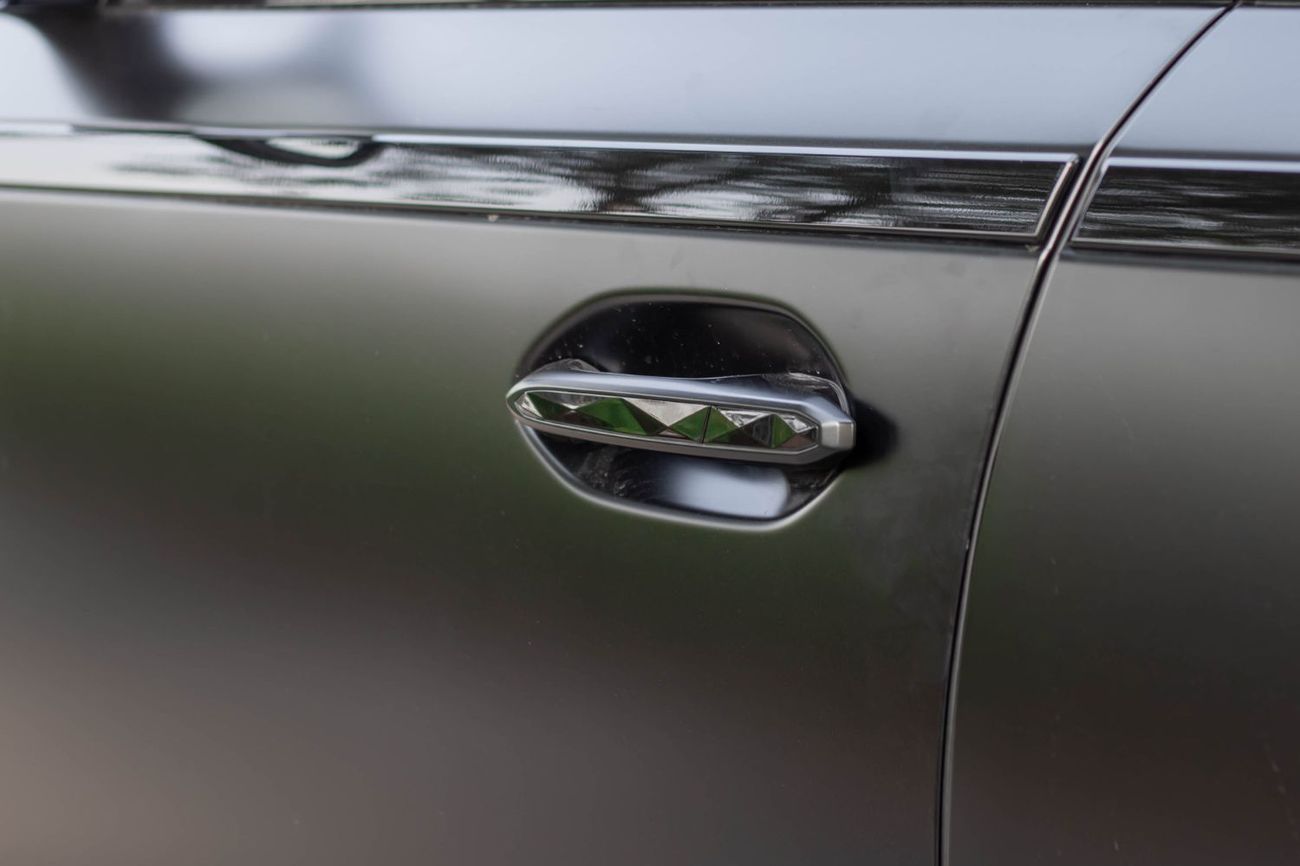 BMW XM 2024 BMW XM – Pure Power. Bold Design.    2024 | 10,000 K 4.4L Twin-Turbo V8 + Electric – 653 HP | 0