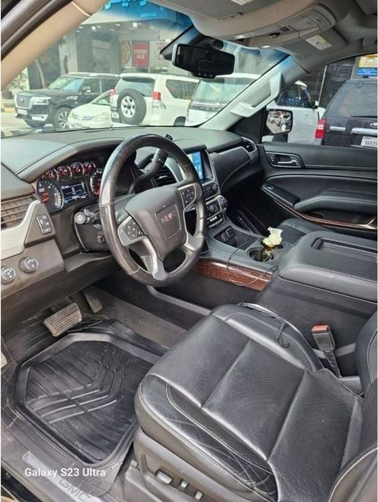 GMC Yukon XL SLT 5.3L 4WD (8 Seater)