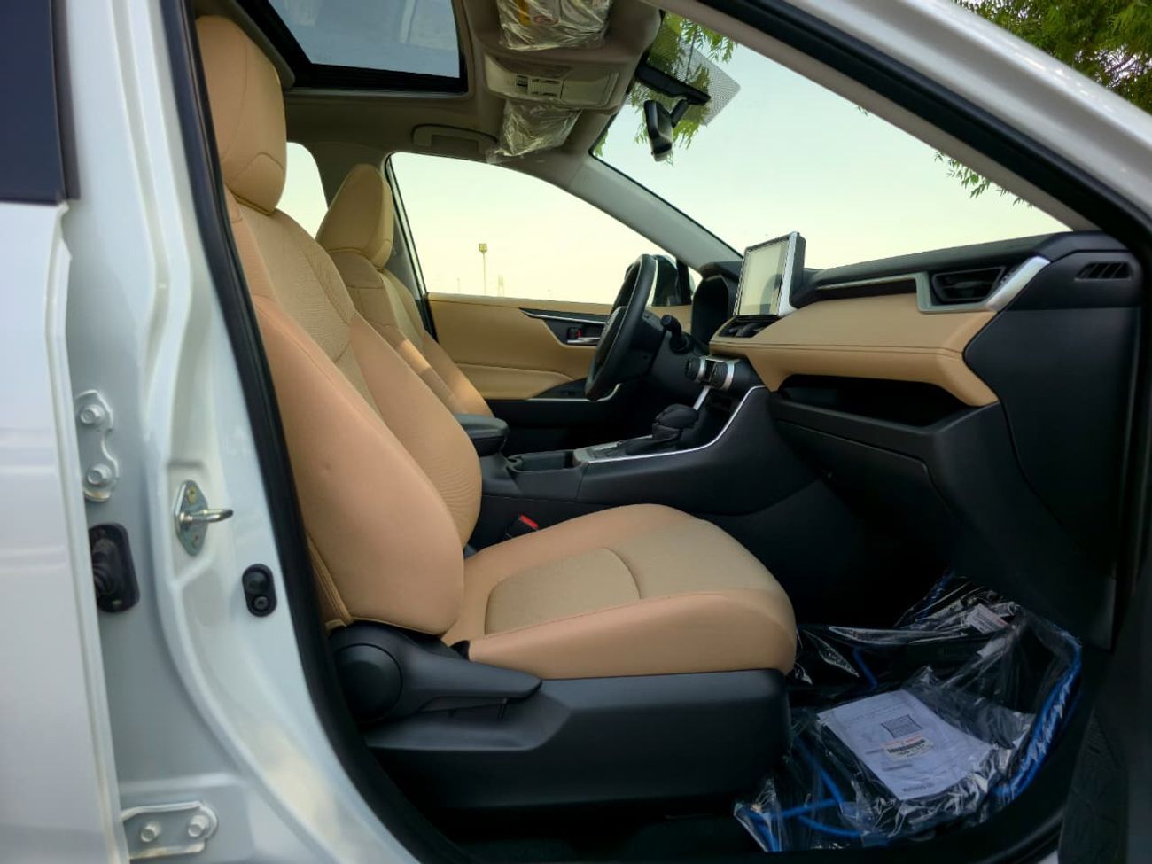 تويوتا راف ٤ TOYOTA RAV4 2.5 HYBRID - XLE - G - MID OPTIONS - 2025 MODEL - WHITE INSIDE BEIGE - OMANI