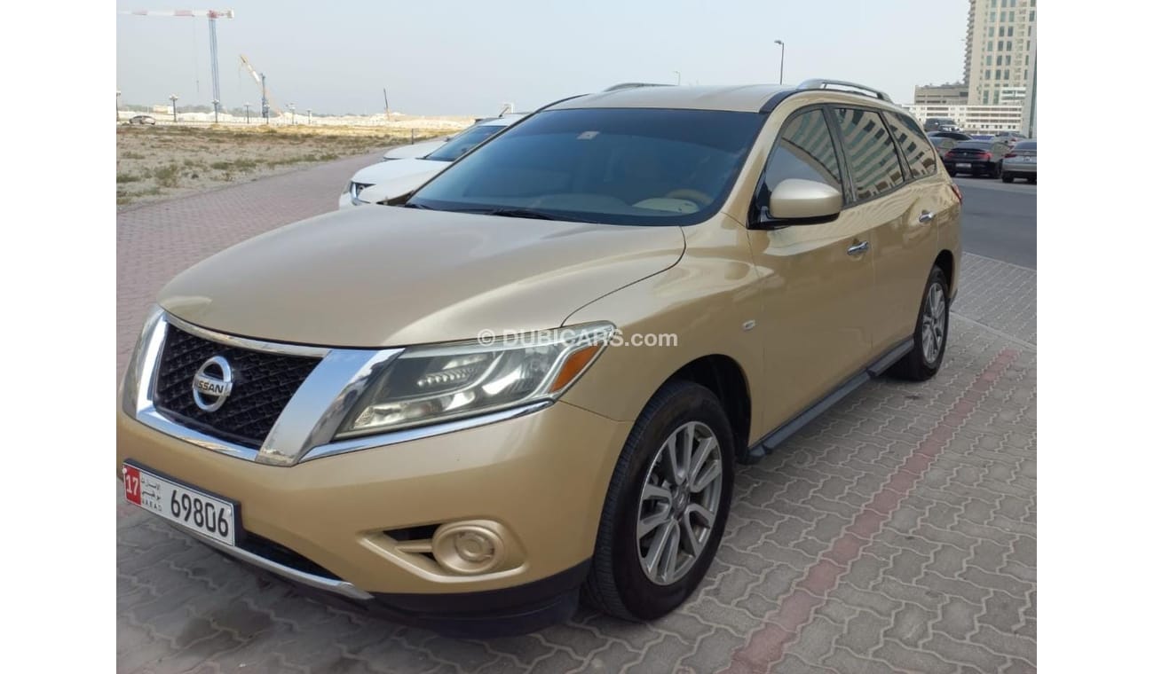 Nissan Pathfinder NISSAN_PATHFINDER_2014_CLEAN_NO_ACCIDANTS_GOLD