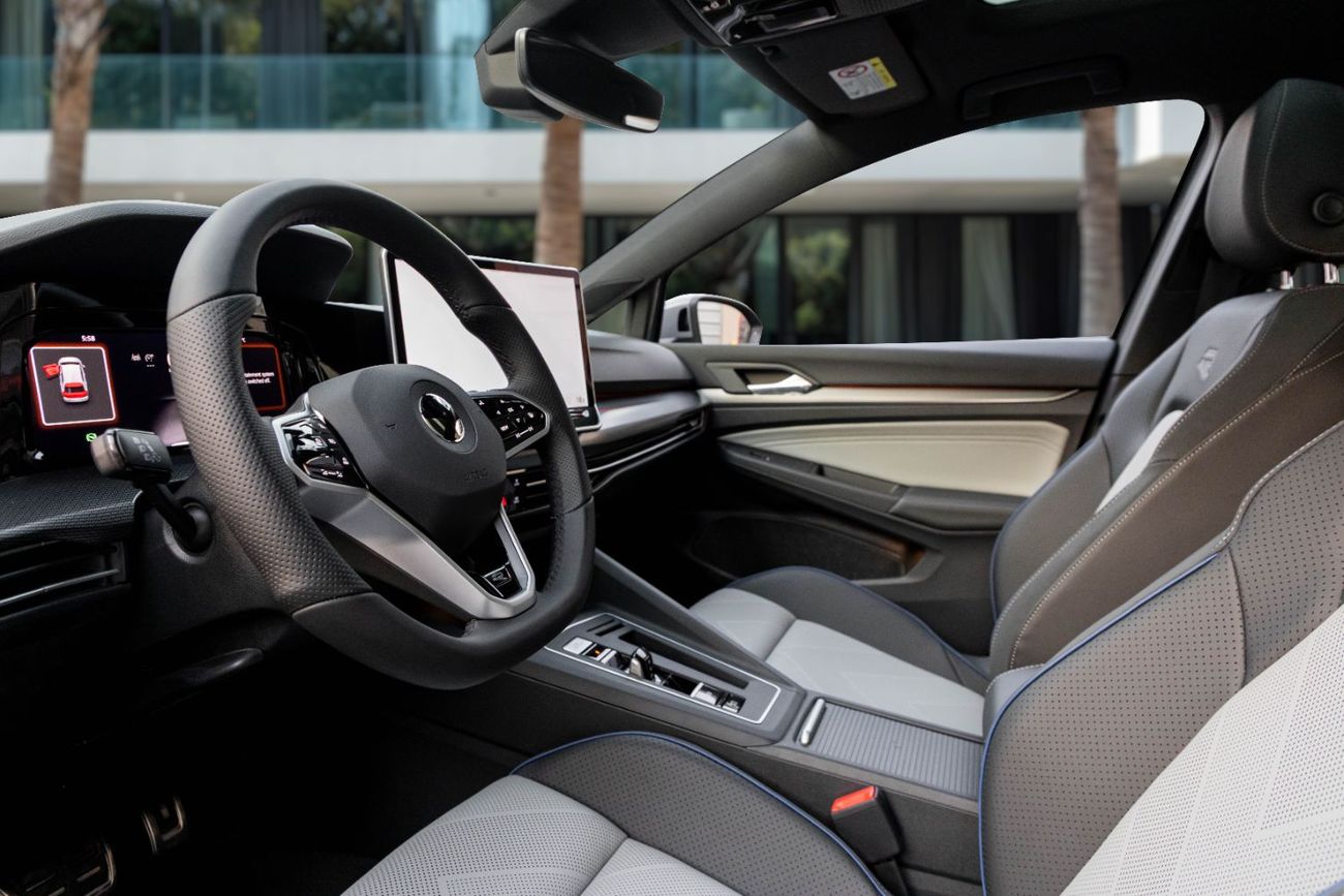 فولكس واجن جولف 2,056 P.M  | 0% Downpayment | Volkwagen Golf R-Line Brand New!