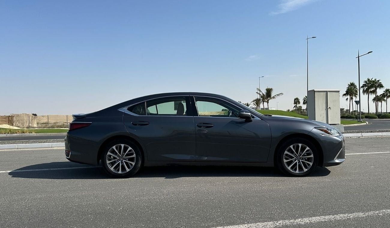 Lexus ES300h Hybrid 2.5L 4 Cylinders 2023 GCC Low Mileage