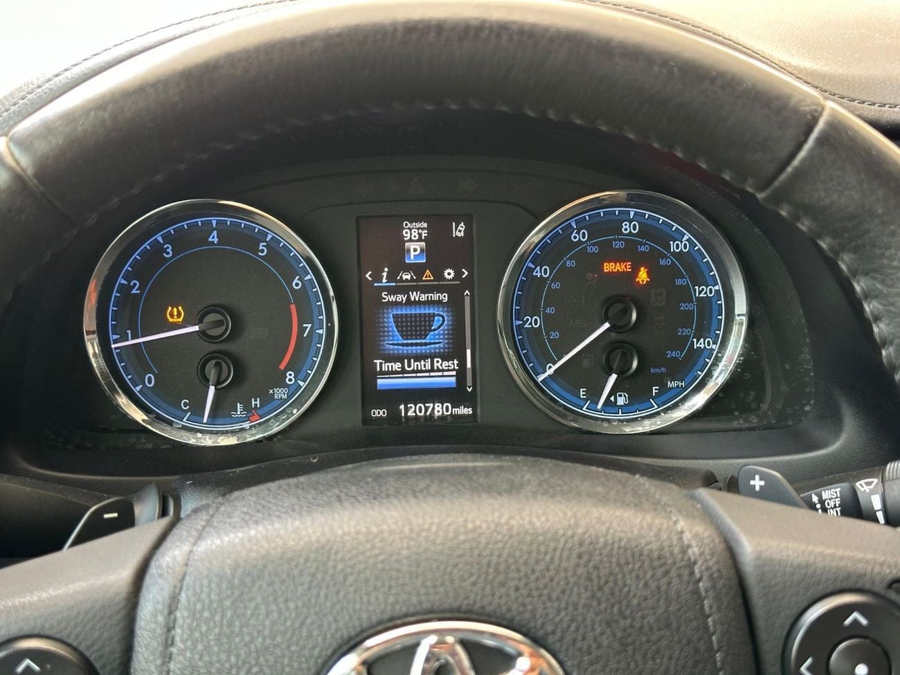 تويوتا كورولا SE Year: 2017  SE Engine: 1.8L V4