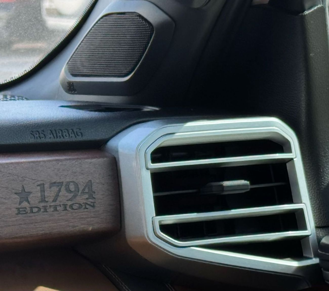 Toyota Tundra CREWMAX PLATINUM 1794 EDITION | HYBRID | 3.4 V6