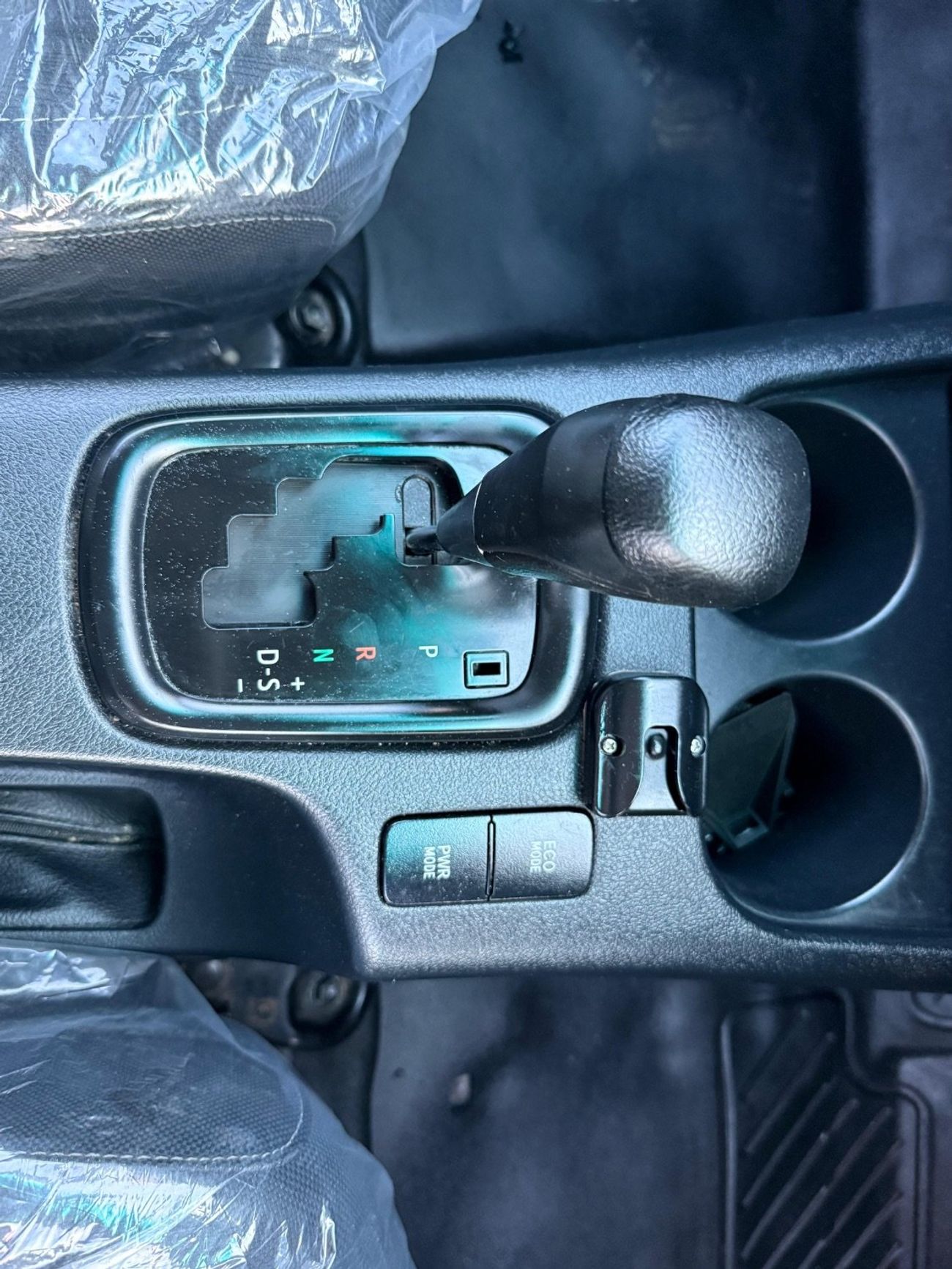 تويوتا هيلوكس Facelift SR Right Hand Drive