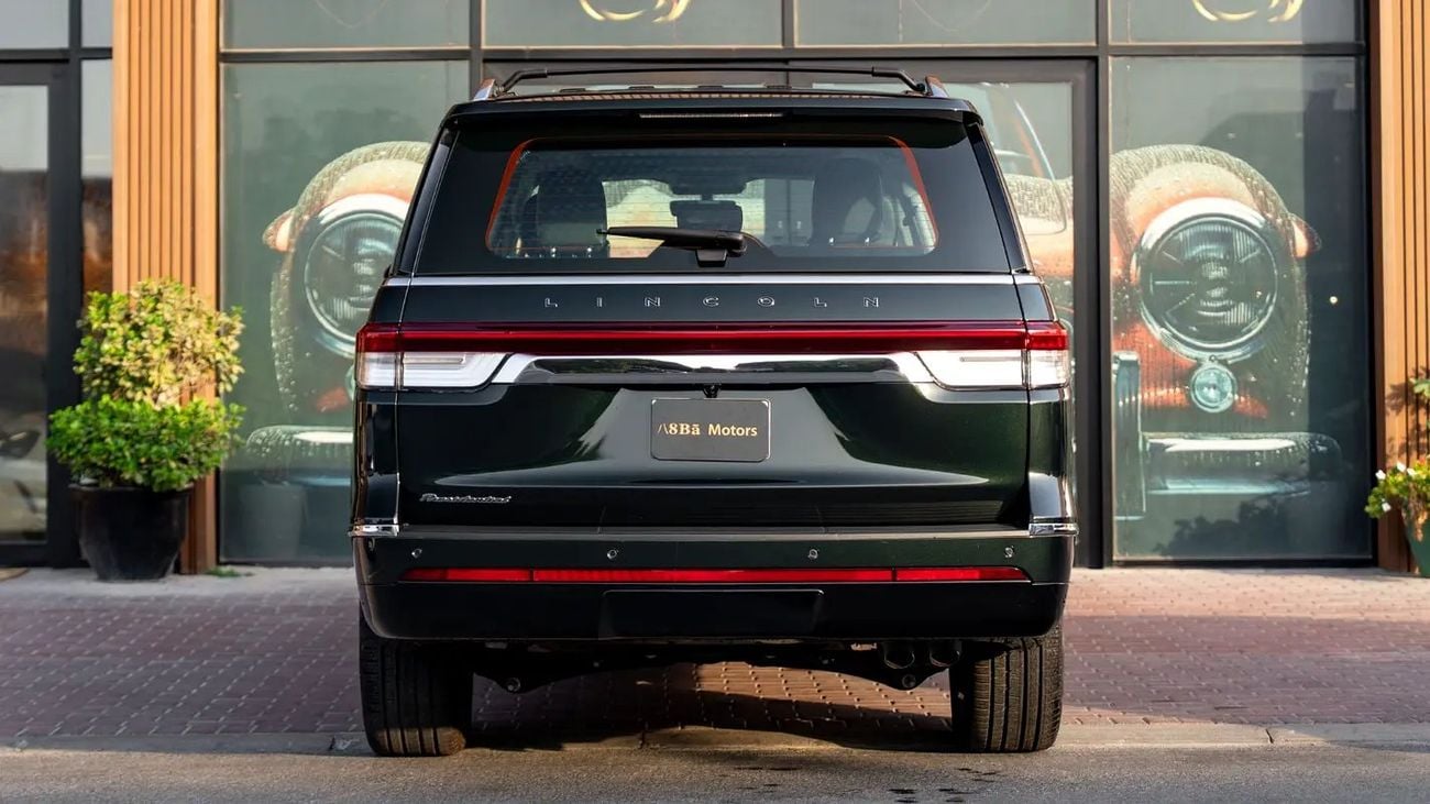لينكولن نافيجاتور Presidential 3.5L Presidential, Warranty + Service Pack, Low Kms, 7-Seater, GCC