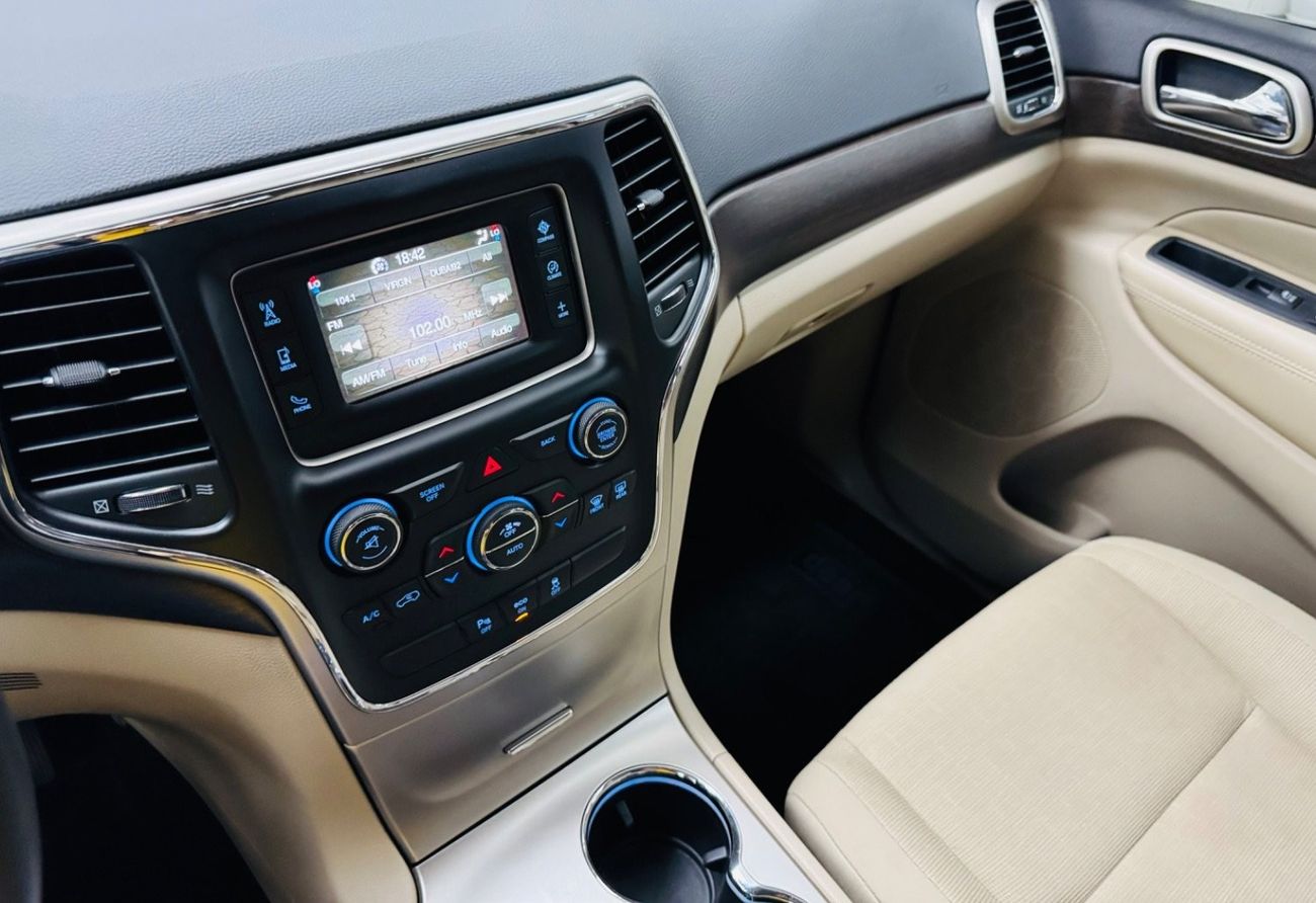 Jeep Grand Cherokee Laredo GCC .. Original paint .. V6 .. Low Milegea .. Perfect Condition .. Perfect Condition .