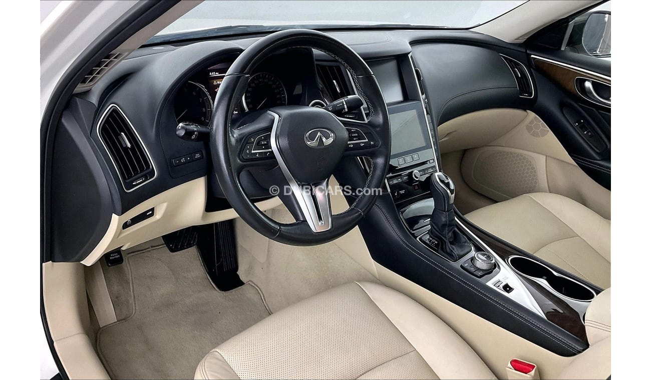 Infiniti Q50 Premium / Luxe