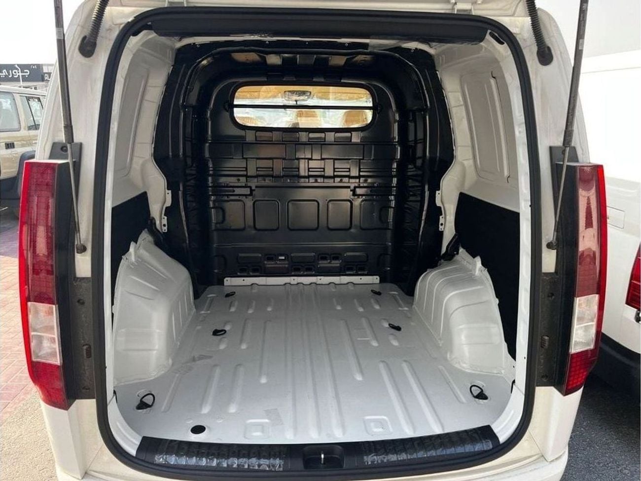 Hyundai Staria COMFORT Semi cargo , 3.5 L , automatic, petrol
