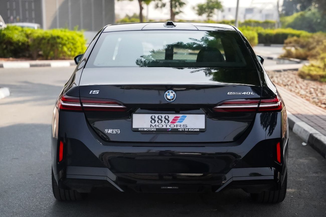 بي أم دبليو i5 2025 BMW i5 e-Drive 40L M-Sport package RWD 0km