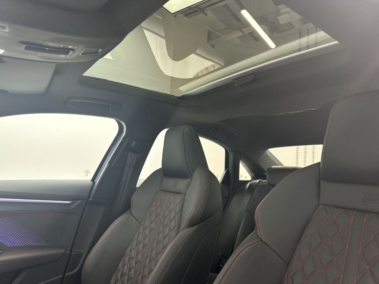 Audi S3 TFSI quattro 2.0L Sedan Sedan TFSI 333hp (Ref# 79092)