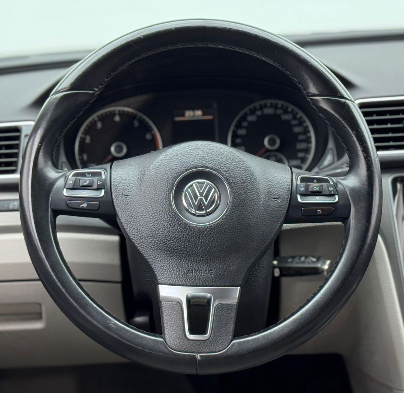 فولكس واجن باسات SE 2.5L 2015 Volkswagen Passat SE, Full VW Service History, Excellent Condition, GCC