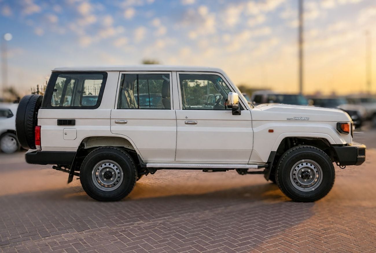 تويوتا لاند كروزر 70 Land Cruiser Hardtop LC76 -4.0L MT