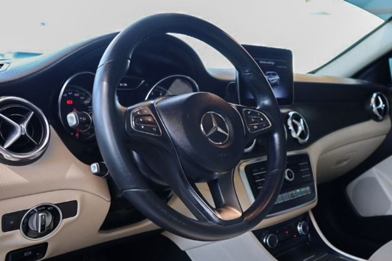 مرسيدس بنز GLA 220 Std