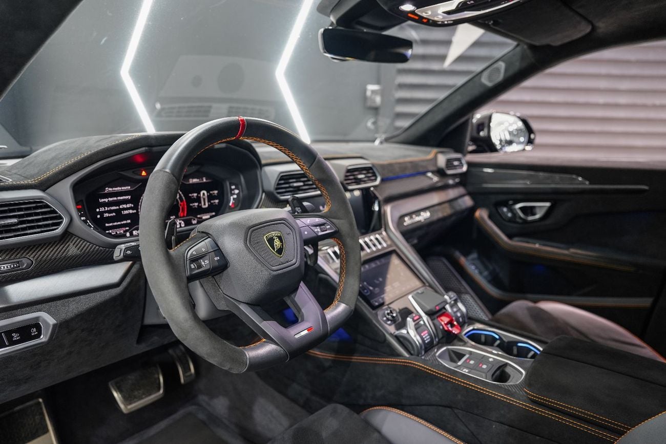 Lamborghini Urus 4.0T V8 Performante Rear Seat Entertainment, Carbon Fiber Pack, Lamborghini Warr + Serv!!