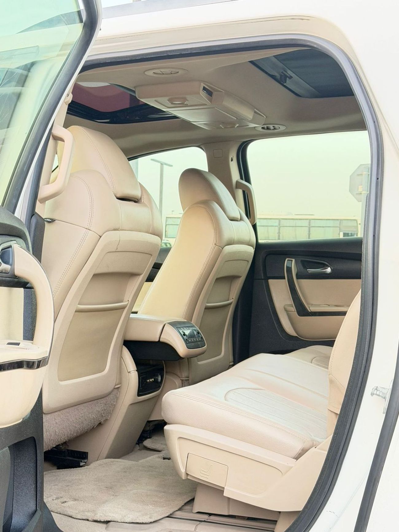 GMC Acadia Excellent condition & luxury feel