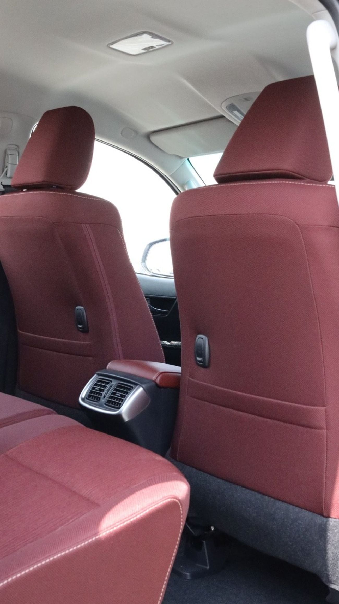 تويوتا هيلوكس TOYOTA HILUX SR5 2.7L A/T full option