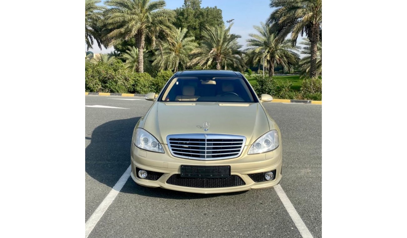 مرسيدس بنز S 63 AMG السياره بحاله جيده جدا لا تحتاج إلى أي مصاريف