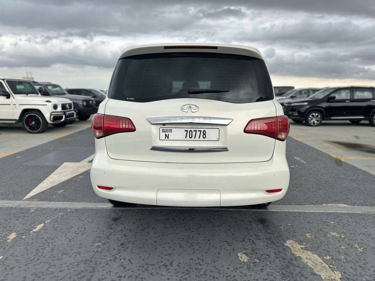 إنفينيتي QX80 Infiniti QX80 GCC 8 cylinder 4.4 full Option full service history aqency