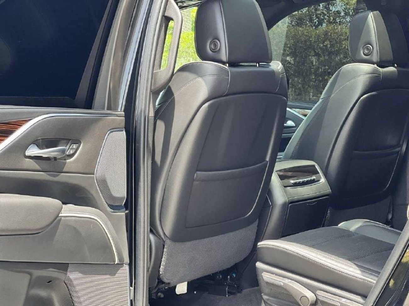 Cadillac Escalade Luxury 6.2L LUXURY PLATINUM 6.2L V8 PTR A/T // 2022 // FULL OPTION WITH RADAR , 360 CAMERA , HEADUP
