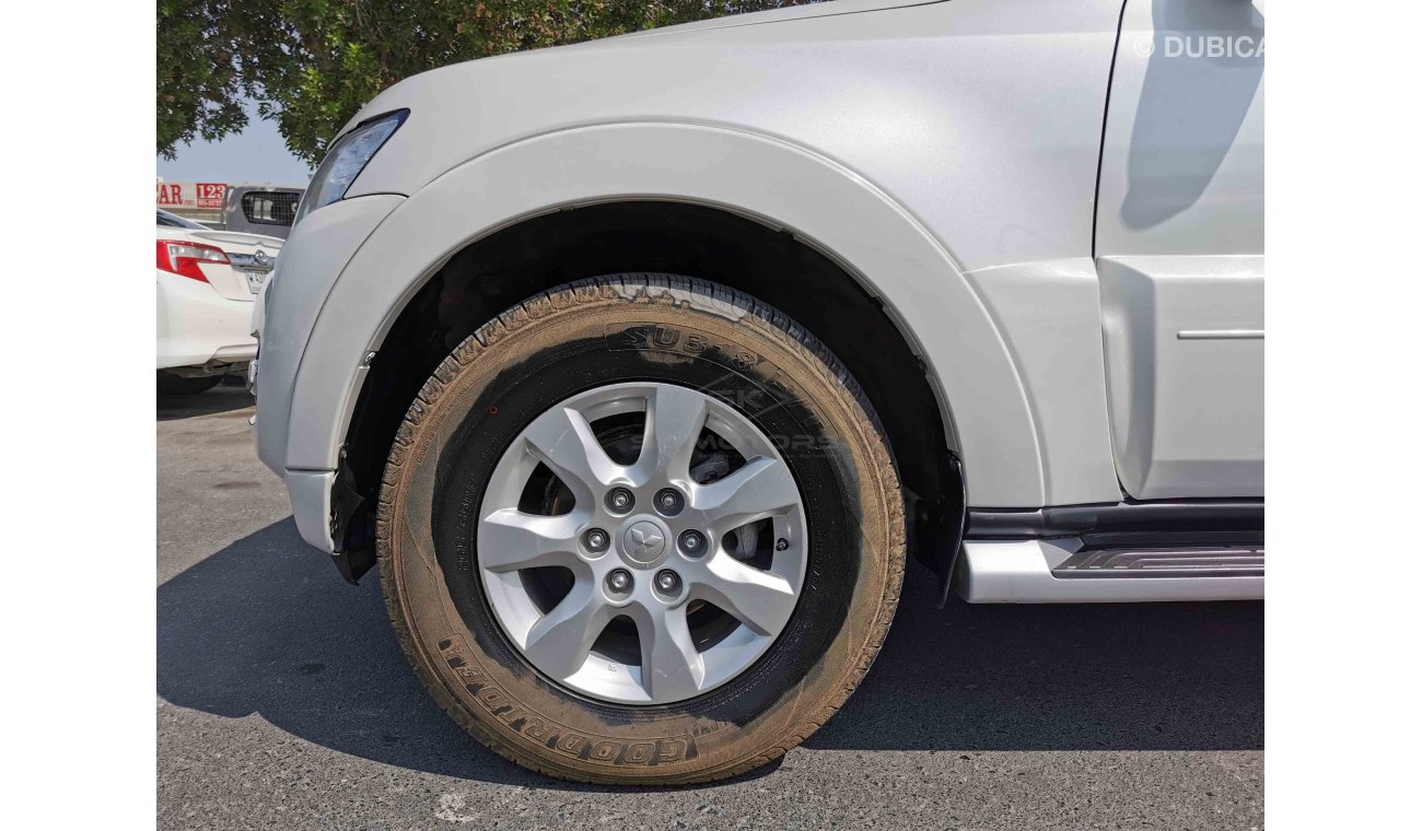 Mitsubishi Pajero 3.5L V6 Petrol, 17" Rims, Front & Rear Fog Light Button, Fabric Seats, 4WD-CD Player (CODE # 4626)