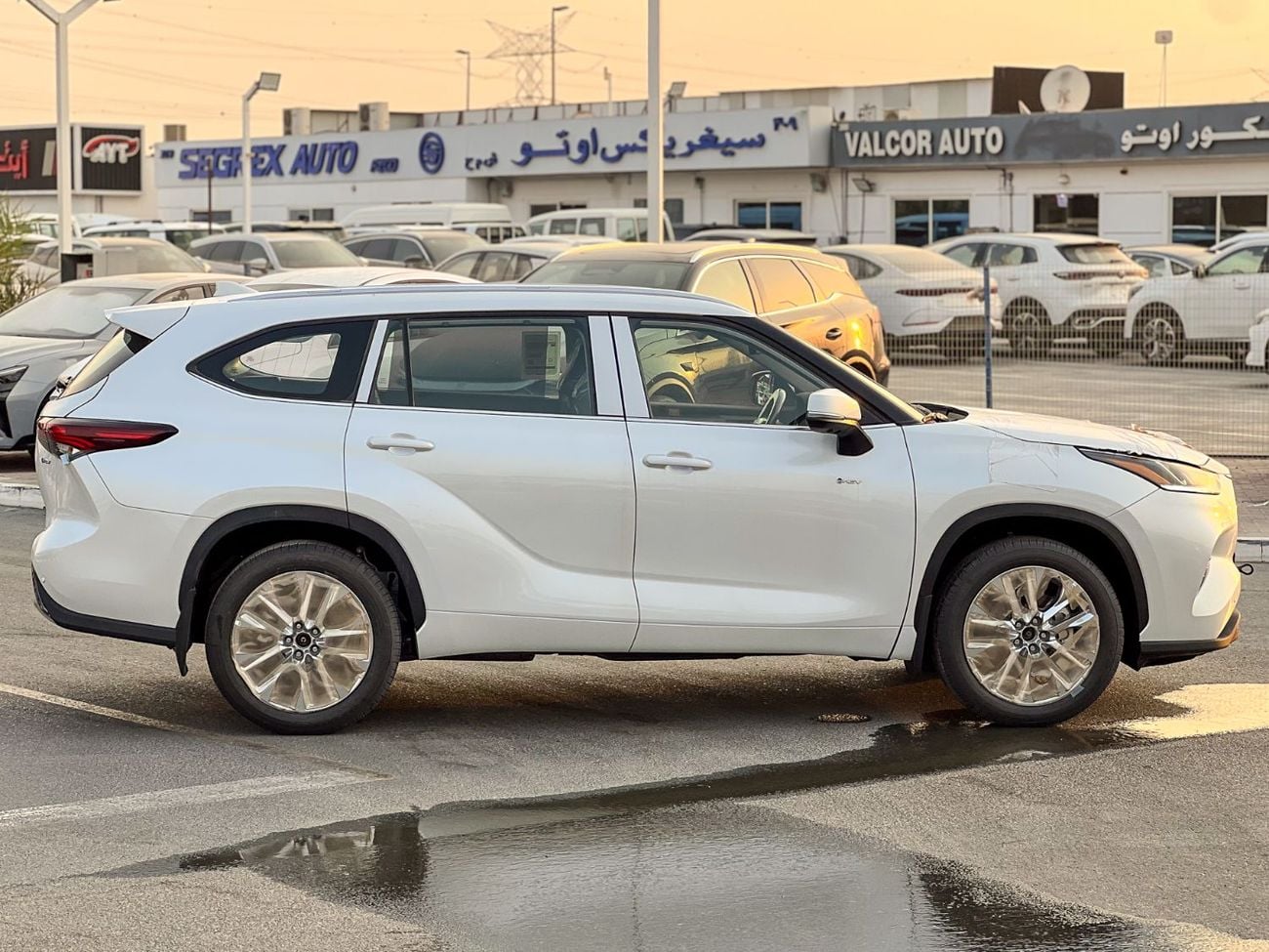 تويوتا هايلاندر LTD HEV 2.5L - EXPORT ONLY