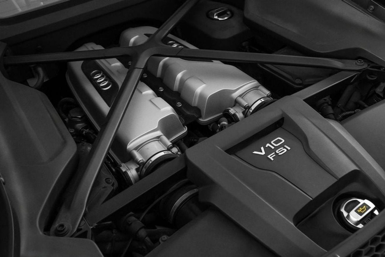 أودي R8 Spyder V10 RWD 5.2L (540 HP)