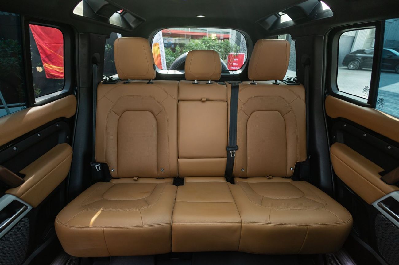 Land Rover Defender P400 90 HSE 3.0L (5 Seater)