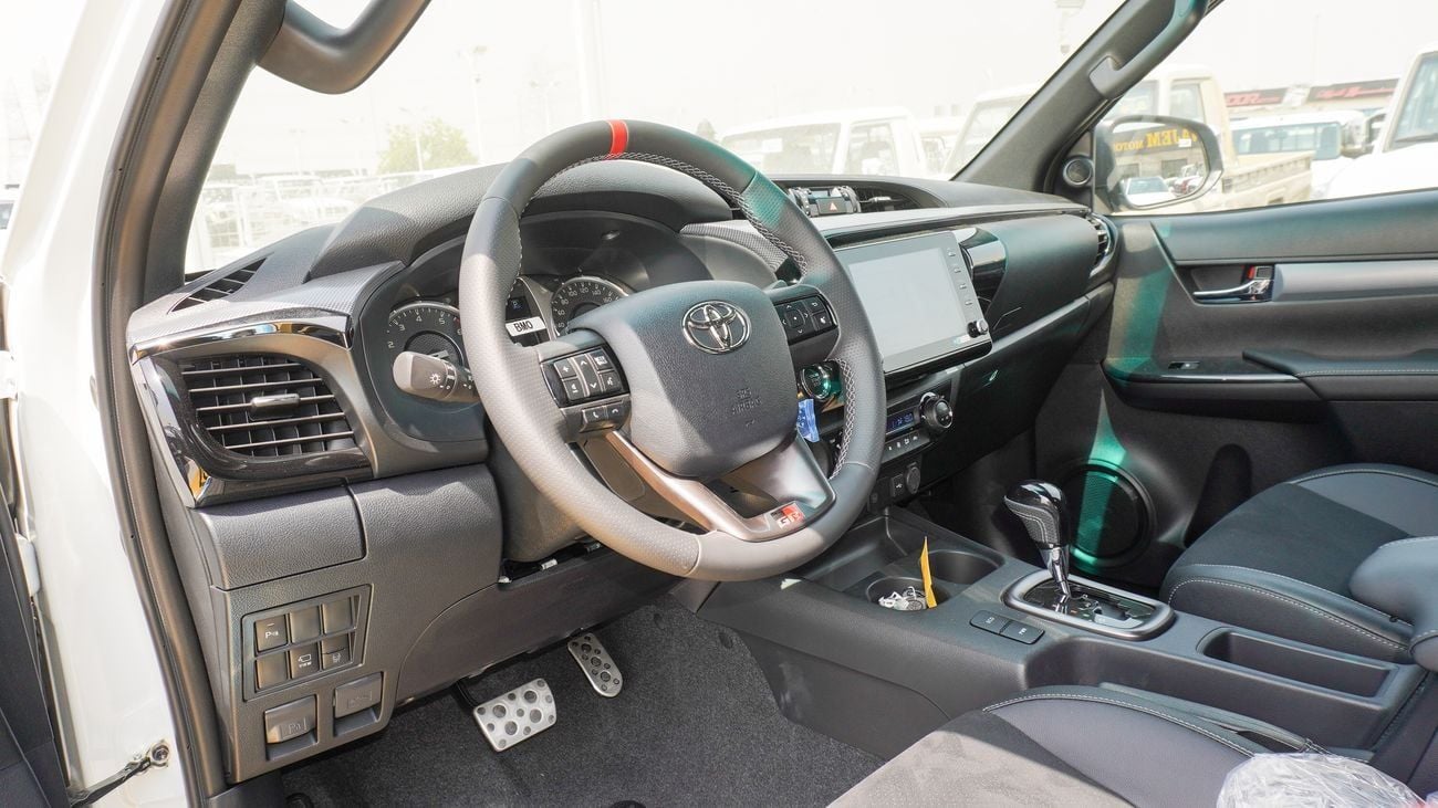 تويوتا هيلوكس GR SPORT 4.0L V6