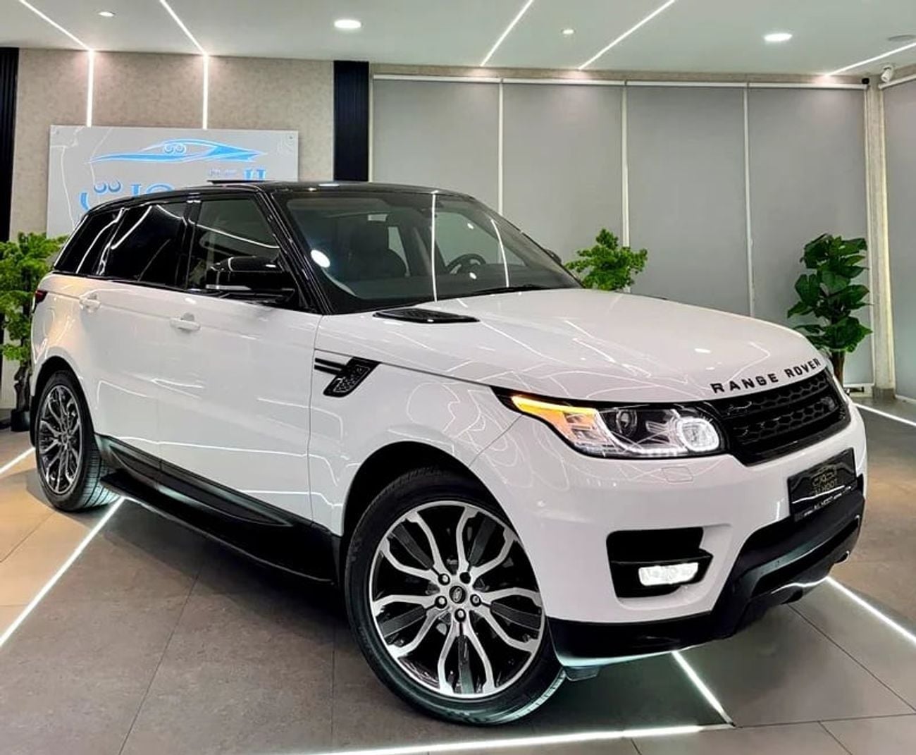 Land Rover Range Rover Sport Supercharged 5.0L BEST SUPERCHARGED V8 || TOP RANGE || GCC || AMAZING INTERIOR || HEAD UP DISPLAY