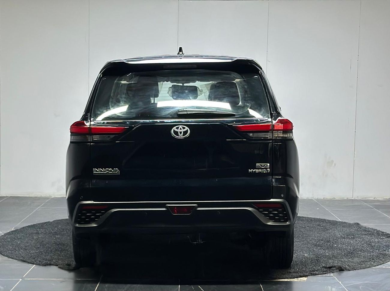 تويوتا إينوفا 2.0L HyCross 7S Hybrid