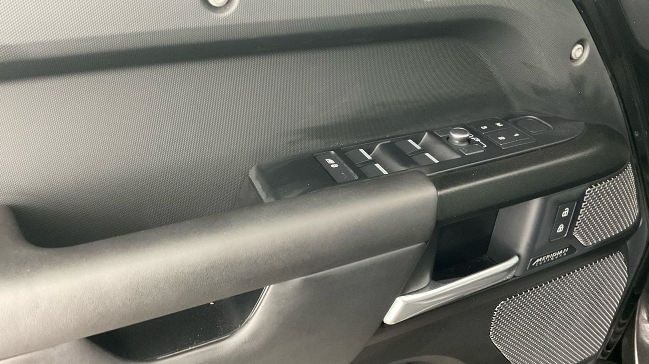 لاند روفر ديفندر 110 V8 | شامل الضمان | 0 ﺪﻔﻋﺓ ﺃﻮﻟﻯ