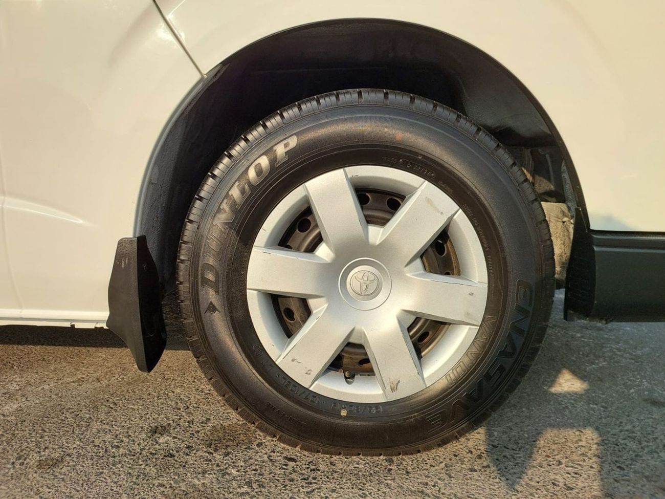 Toyota Hiace TOYOTA HIACE COMMUTER VAN RHD 2015 MODEL 2.7 L PETROL AUTOMATIC(PM54137)